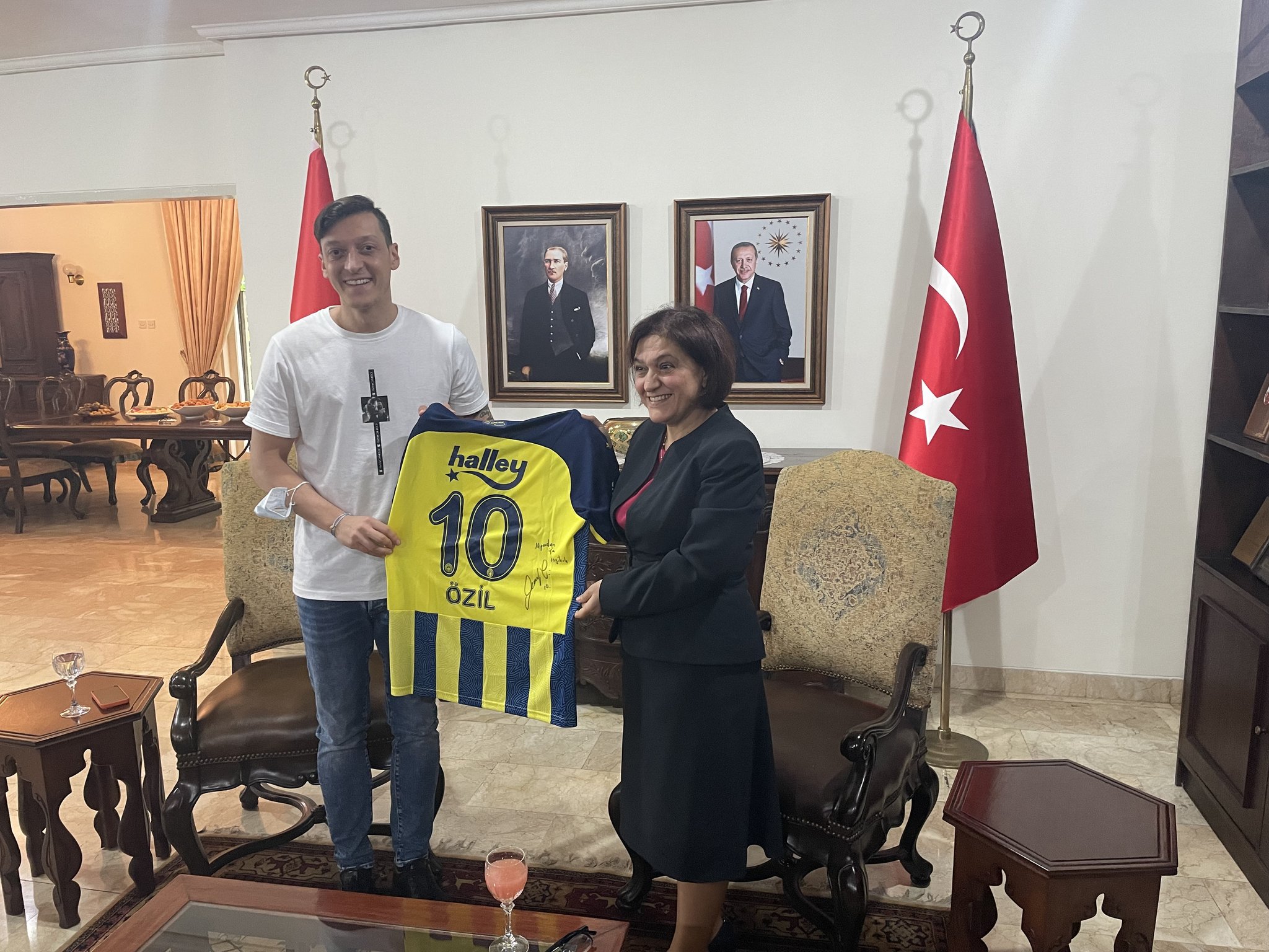Agenda Ozil di Indonesia: Dukung Talenta Sepak Bola hingga Jumatan di Istiqlal