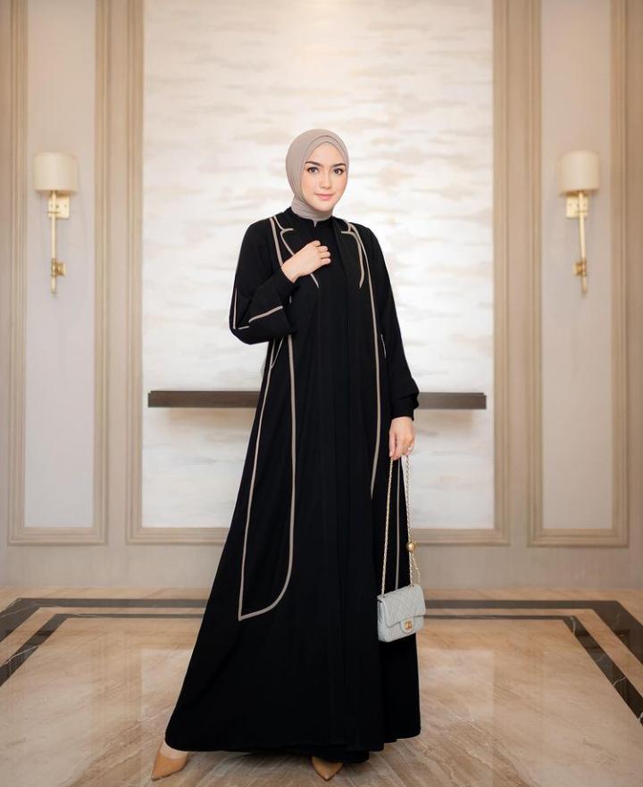 Anggun dan Bergaya, Ini Referensi Long Dress ala Citra Kirana