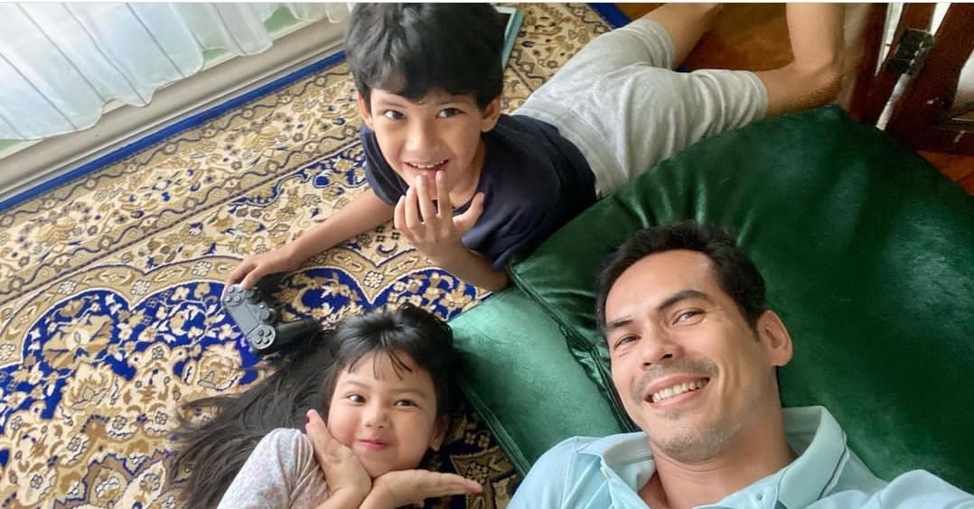 Empat Selebritis Pria Besarkan Anak Tanpa Istri