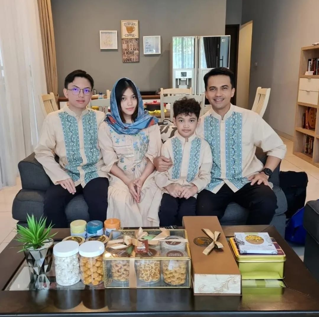 Empat Selebritis Pria Besarkan Anak Tanpa Istri