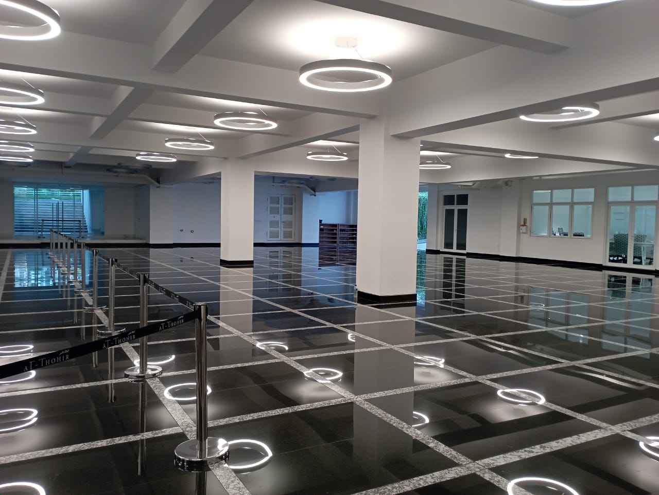 Selain Arsitektur Megah, Ini Fasilitas Masjid At Thohir yang Menawan
