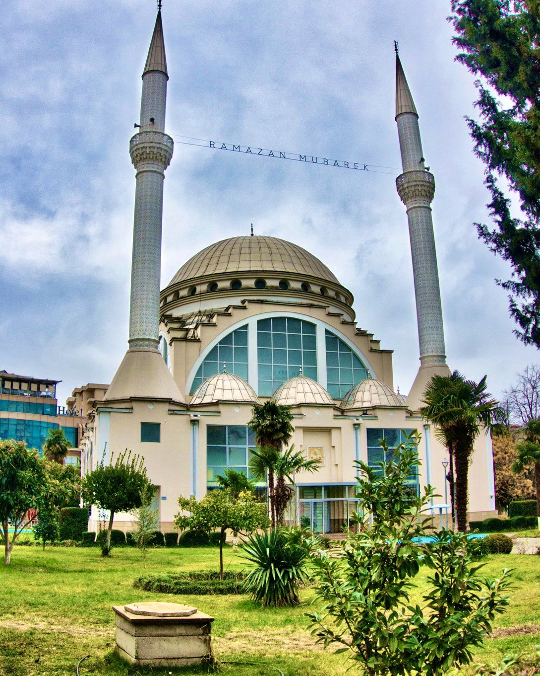 Menjelajah ke 7 Masjid Megah di Eropa Timur dan Eropa Tengah