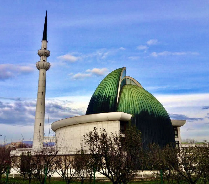 Menjelajah ke 7 Masjid Megah di Eropa Timur dan Eropa Tengah