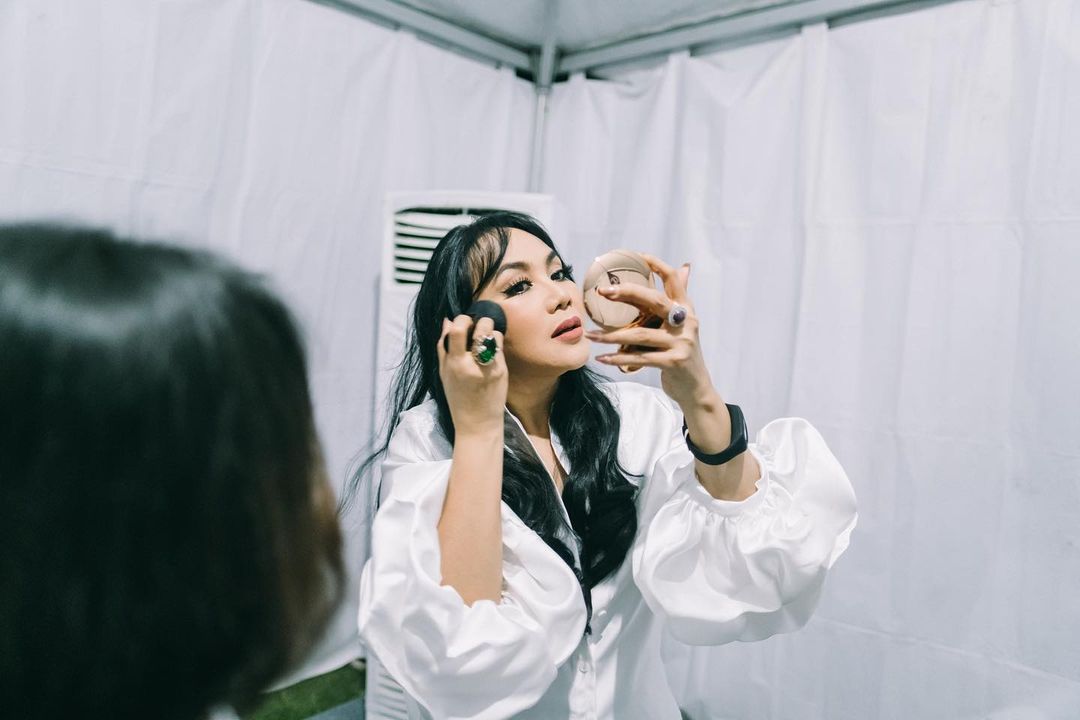 Berusia Lebih Setengah Abad, 6 Artis Indonesia Ini Menolak Tua