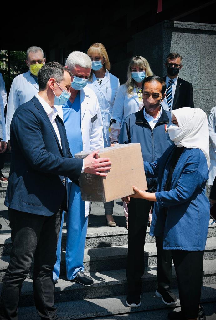 Tiba di Ukraina, Jokowi Tinjau Jejak Perang dan Salurkan Bantuan Kemanusiaan