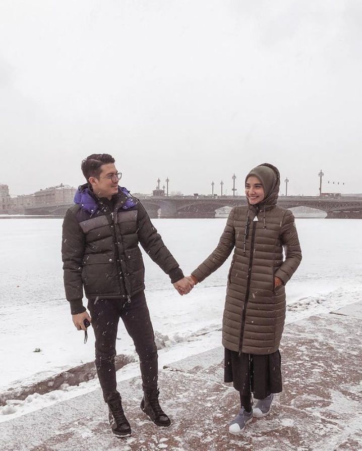 Liburan ke Tempat Dingin, Intip Inspirasi Outfit Zaskia Sungkar