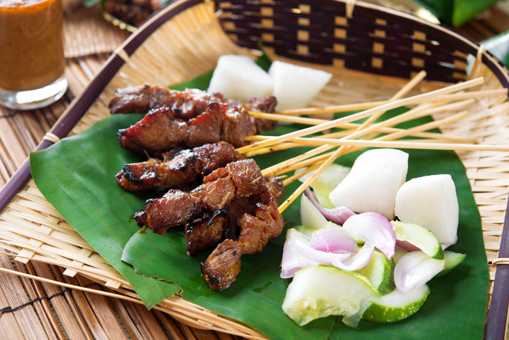 Bungkus Pakai Daun Pepaya, Resep Bikin Sate Daging Empuk