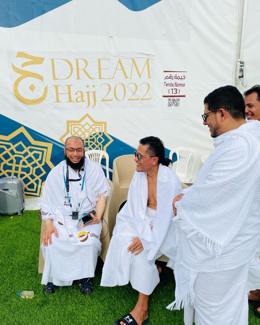 Adem, Ustaz Khalid Basalamah dan Gus Miftah Berpelukan di Arafah