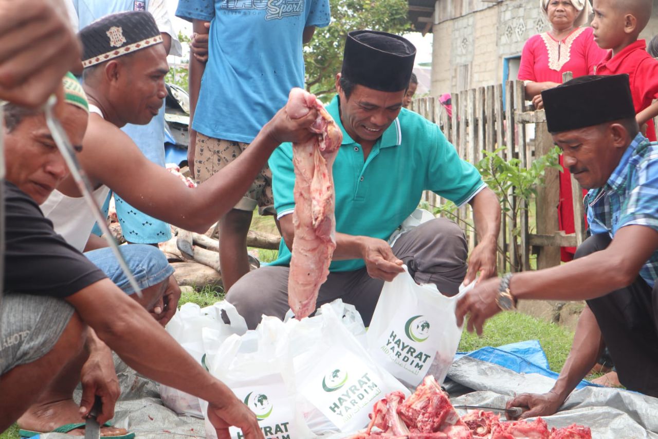 Hayrat Yardim Turki Sebar 77 Sapi Kurban di Daerah Terpencil Indonesia