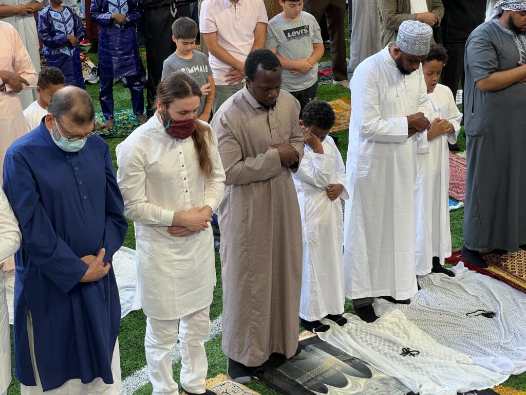 Dahsyat, 40 Ribu Muslim Amerika Salat Idul Adha di US Bank Stadium