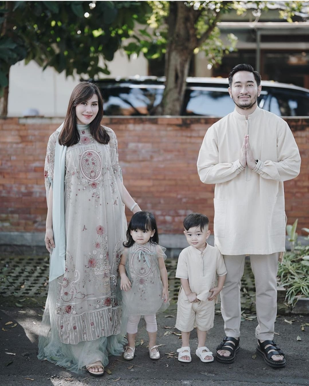 7 Pasangan Selebriti Dikaruniai Anak Kembar