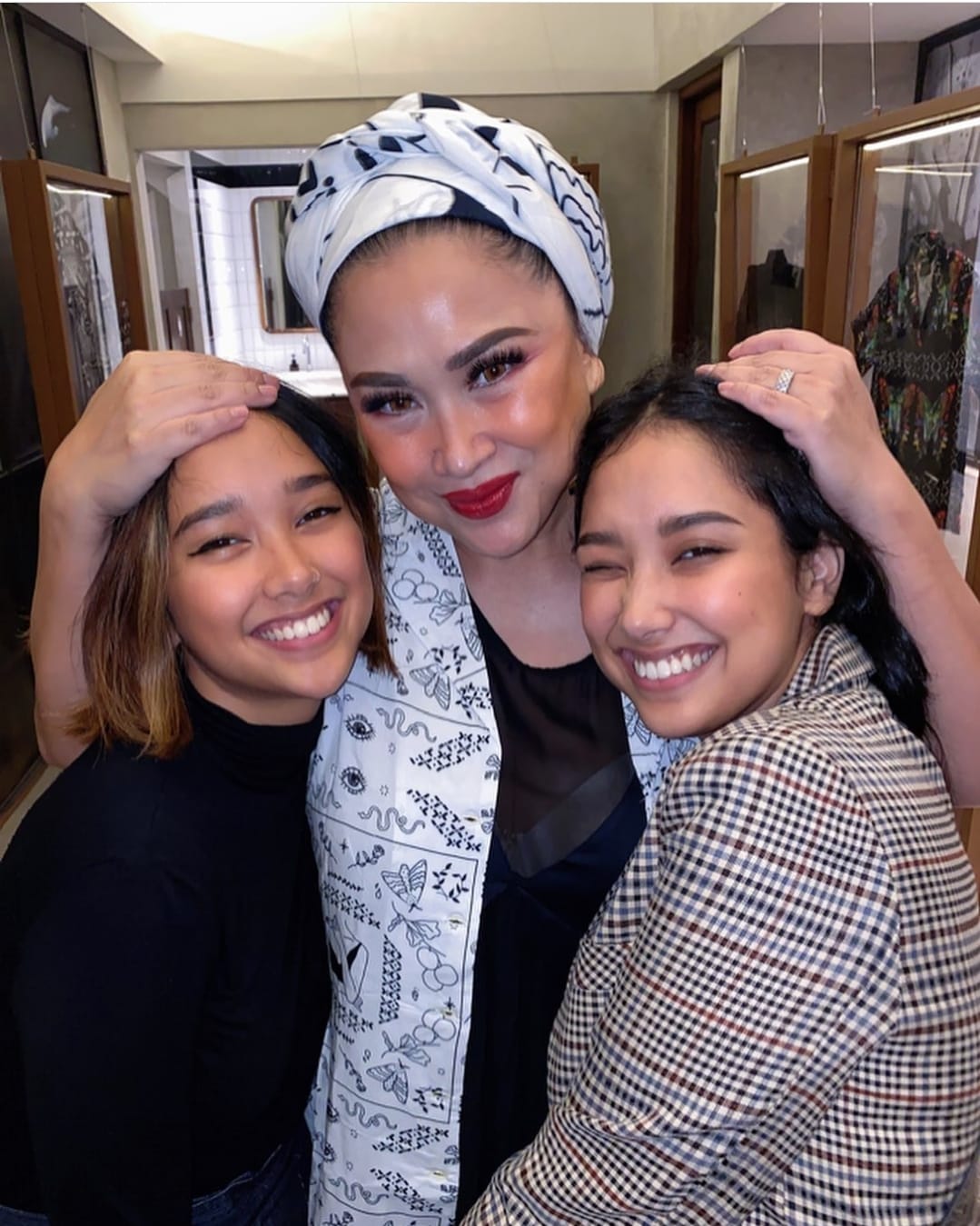 7 Pasangan Selebriti Dikaruniai Anak Kembar