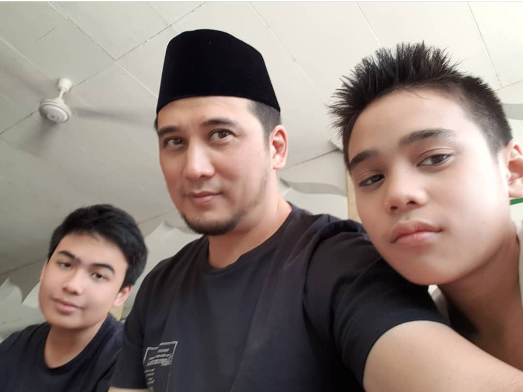 7 Pasangan Selebriti Dikaruniai Anak Kembar