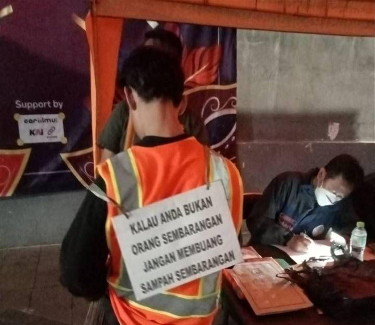 Fenomena SCBD Bawa Tumpukan Sampah, Satpol PP Kasih Sanksi Sosial