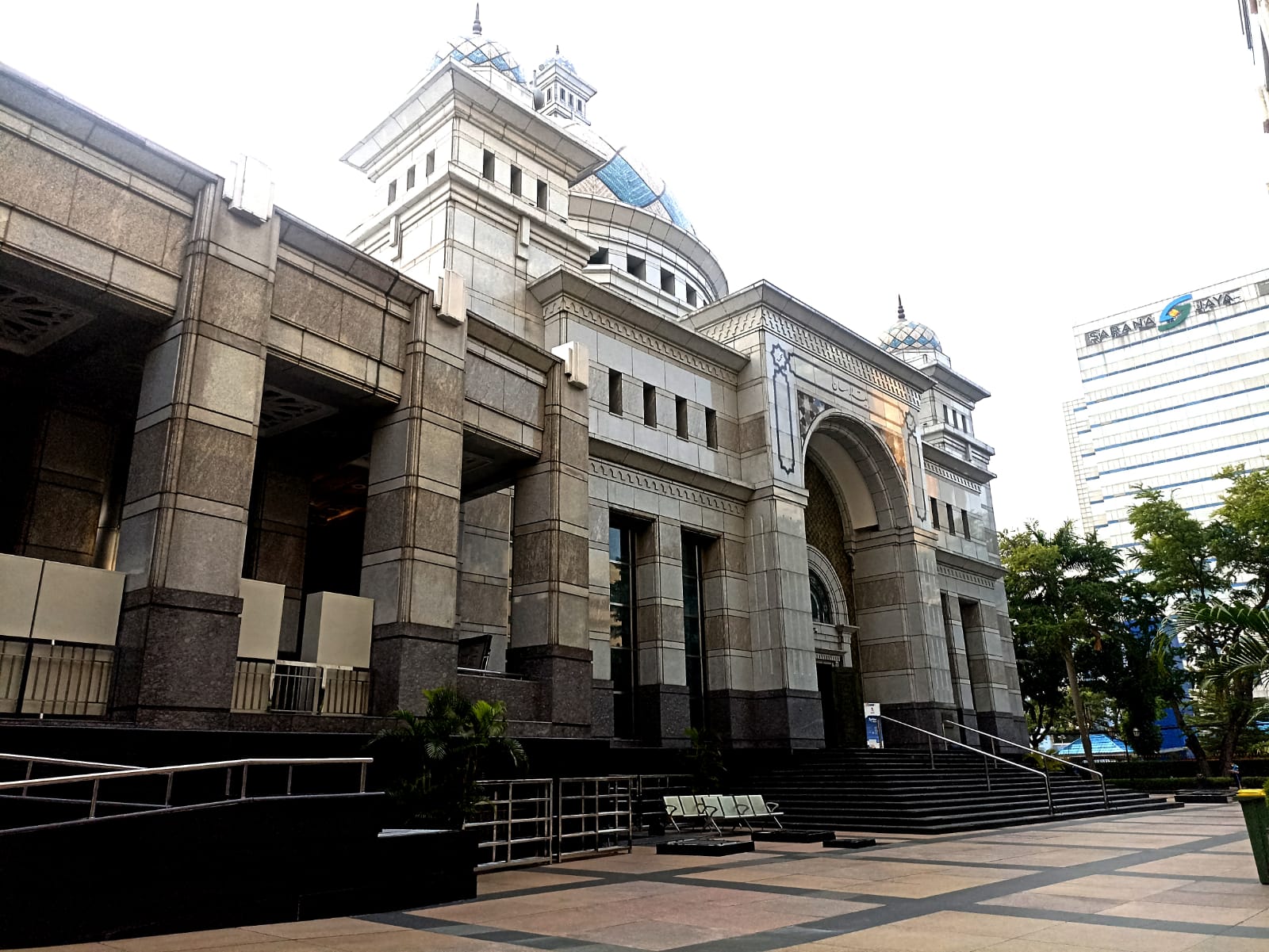 Bergaya Arsitektur Eropa, Masjid BI Mampu Tampung 5000 Jemaah