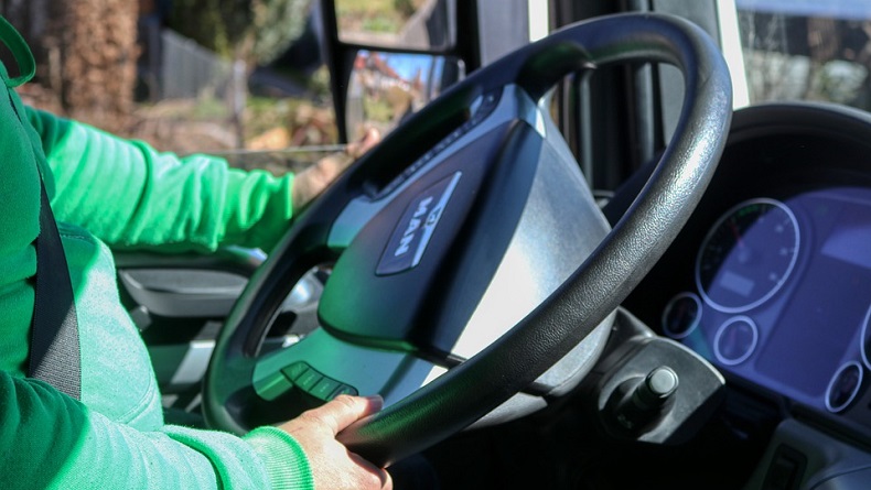 Kenali Istilah Blind Spot Pengendara Truk, Jauhi 4 Titik Bahaya