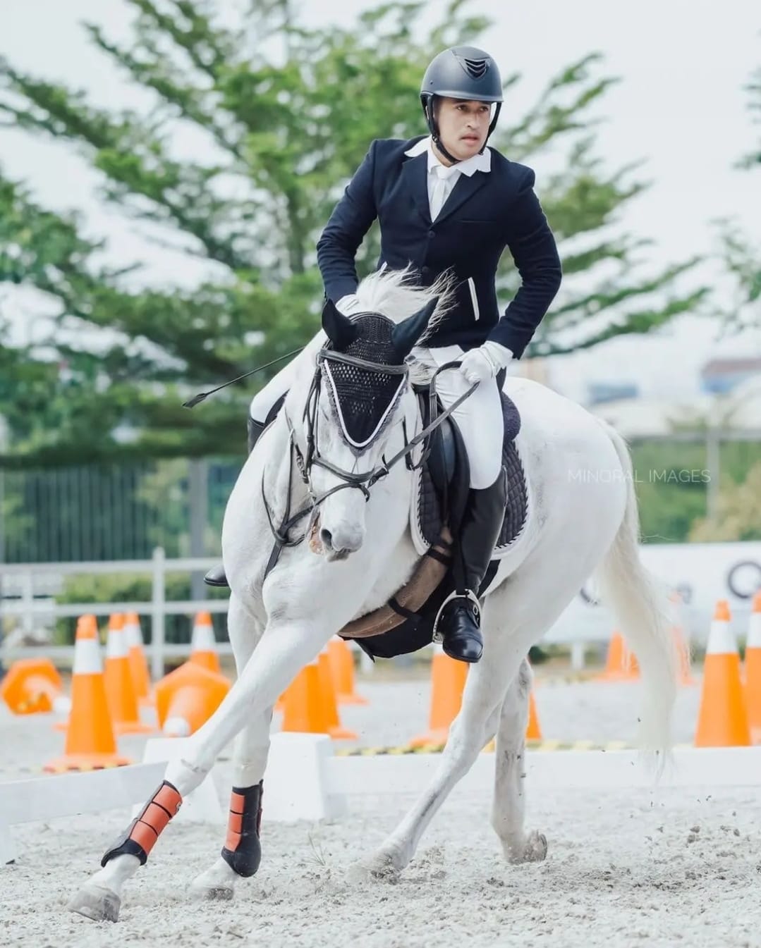 6 Artis Gemar Berkuda, Ada yang Tunggangannya Seharga 1 Miliar