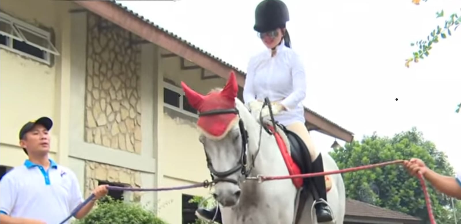 6 Artis Gemar Berkuda, Ada yang Tunggangannya Seharga 1 Miliar