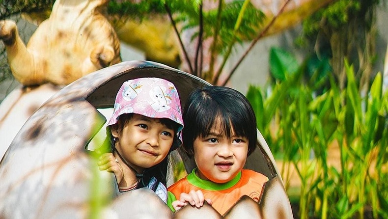 Wisata di Dinoland Garut, Ajak Anak Bertualang dengan Hewan Purba