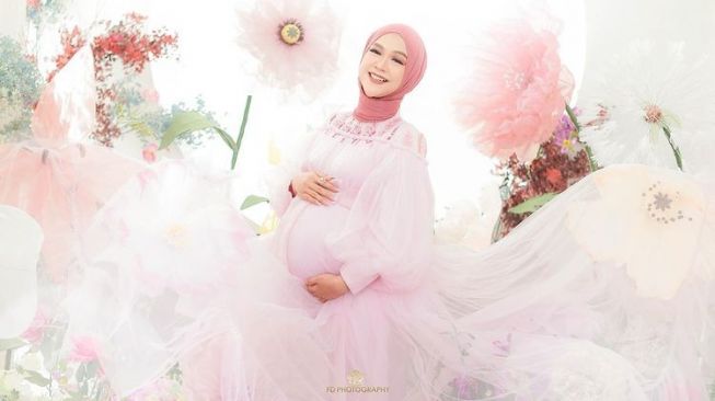 Dari Peri Hutan hingga Cewek Kue, Intip Konsep Maternity Shoot Ria Ricis