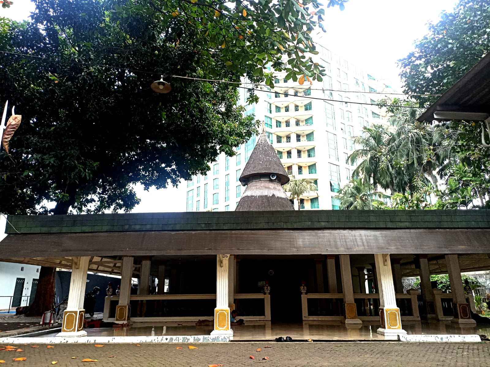 Pertahankan Nilai Sejarah, Ini Asal Usul Masjid Perahu Dibangun