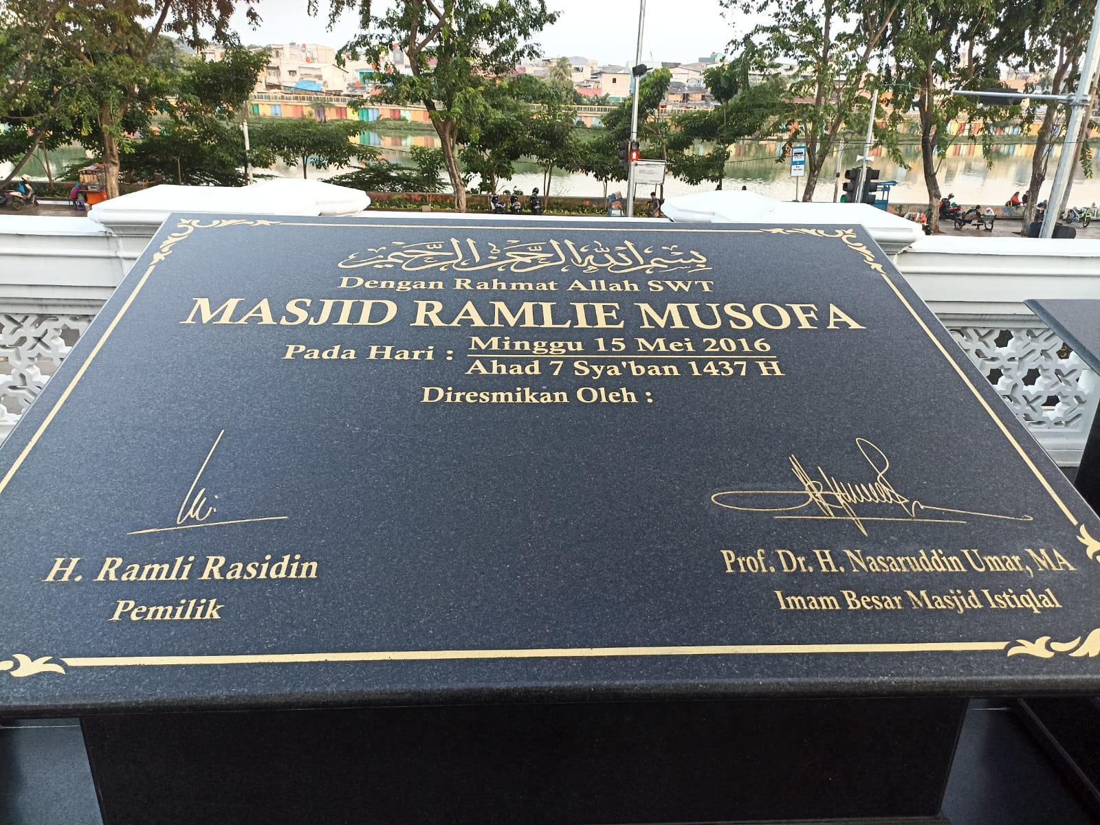 Melihat Kemegahan Masjid Ramlie Musofa dengan Paduan 4 Budaya