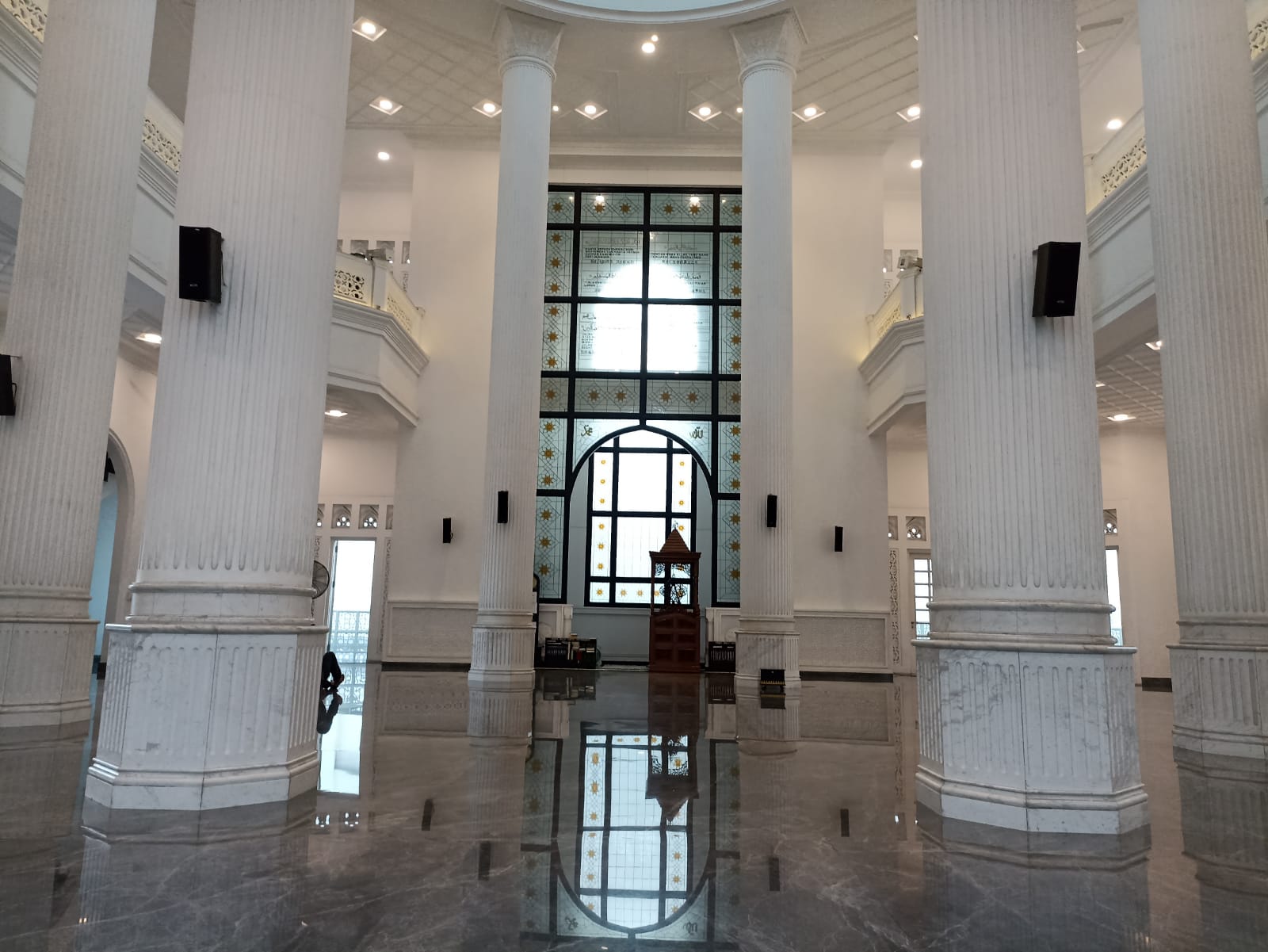 Melihat Kemegahan Masjid Ramlie Musofa dengan Paduan 4 Budaya