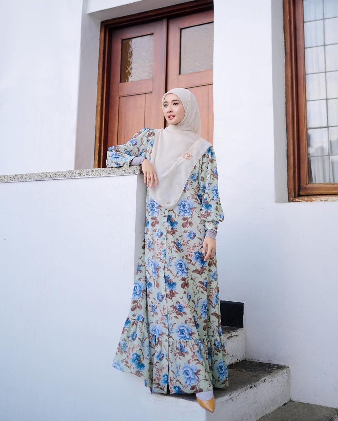 Anggun dan Stylish, Intip 4 Inspirasi Outfit Sederhana Laudya Cynthia Bella