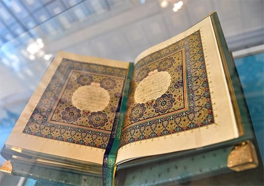 Melihat Kaligrafi Tertua Al-Qur'an di Masjid Agung Moskow