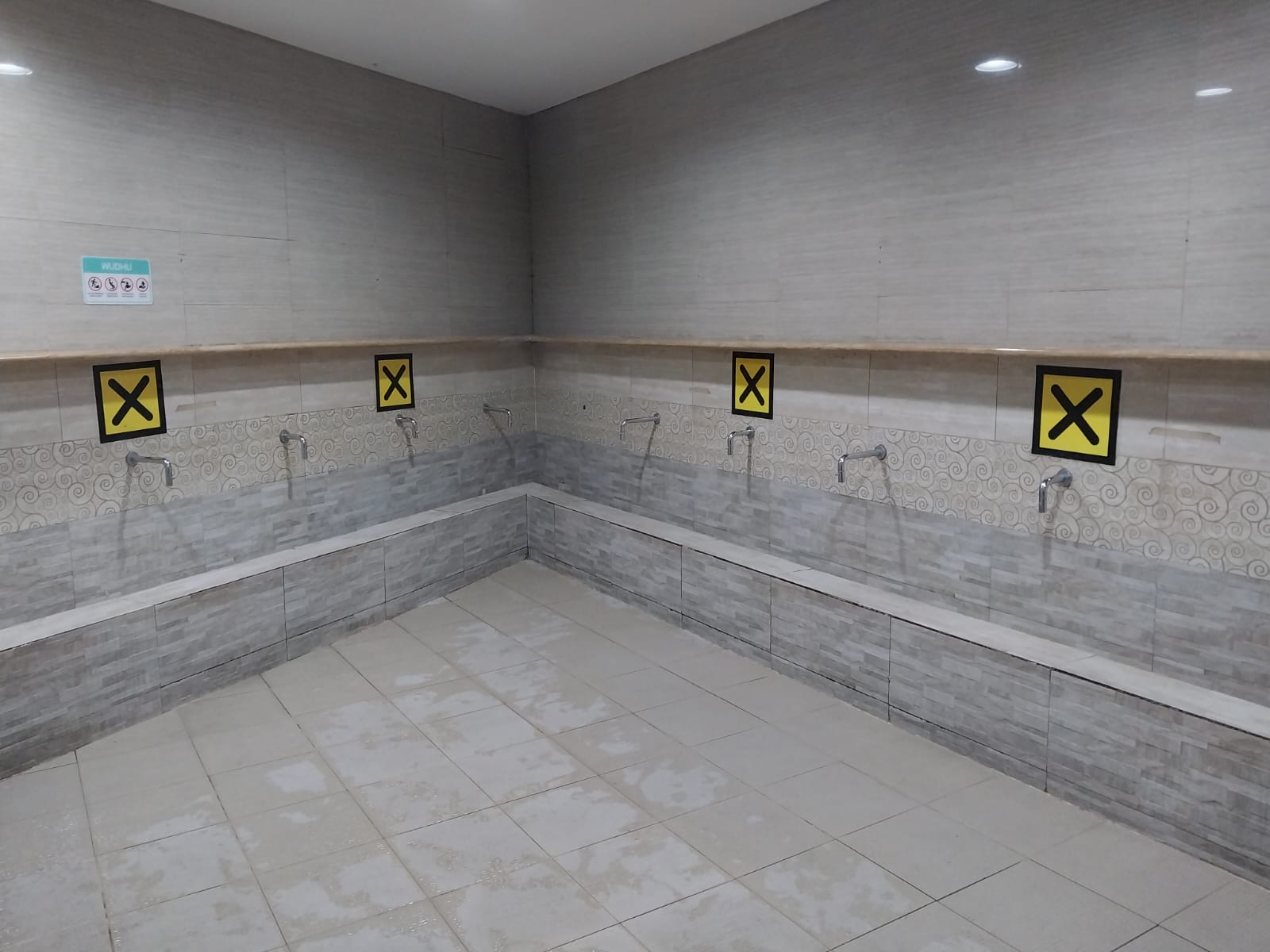 Ruang Wangi dan Serba Terpisah, Yuk Intip Masjid Al-Ikhlas Mal Kokas