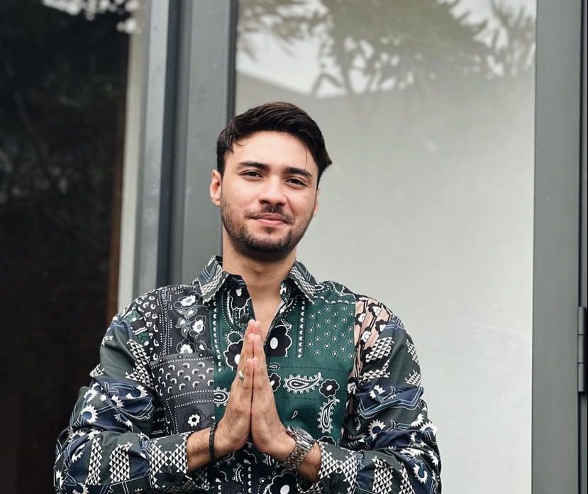 Bermata Indah dan Hidung Mancung, Ini 5 Artis Pria Keturunan Arab
