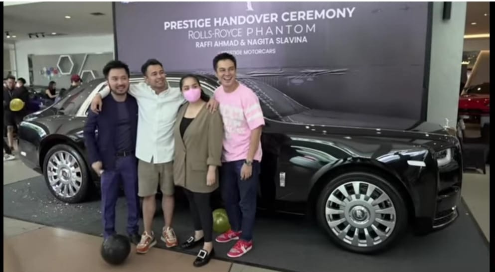 Selain Rizky Billar, 3 Artis Sultan Ini Beri Kado Mewah di Hari Lahir Istri