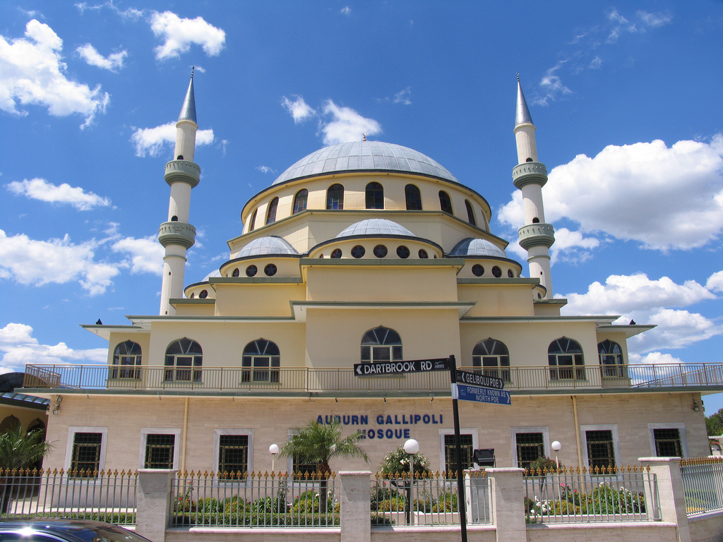 Temukan Ayat Kursi di Tempat Sampah, Pria Australia Serahkan ke Masjid