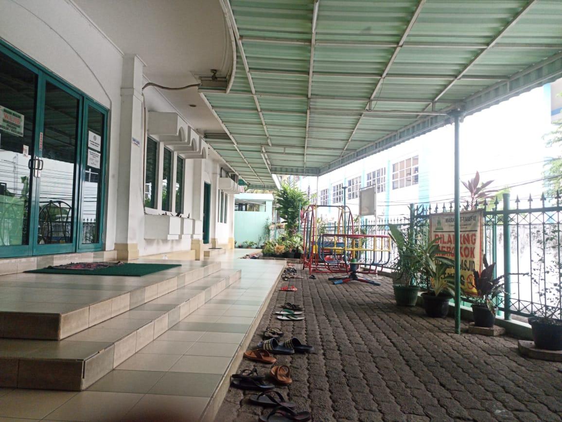 Masjid At-Taufiq Jadi Tempat Favorit Pejuang Rupiah Singgah