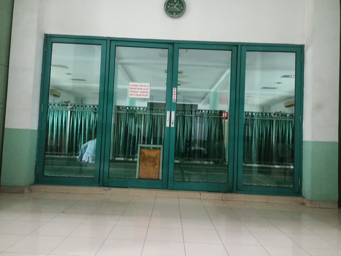 Masjid At-Taufiq Jadi Tempat Favorit Pejuang Rupiah Singgah