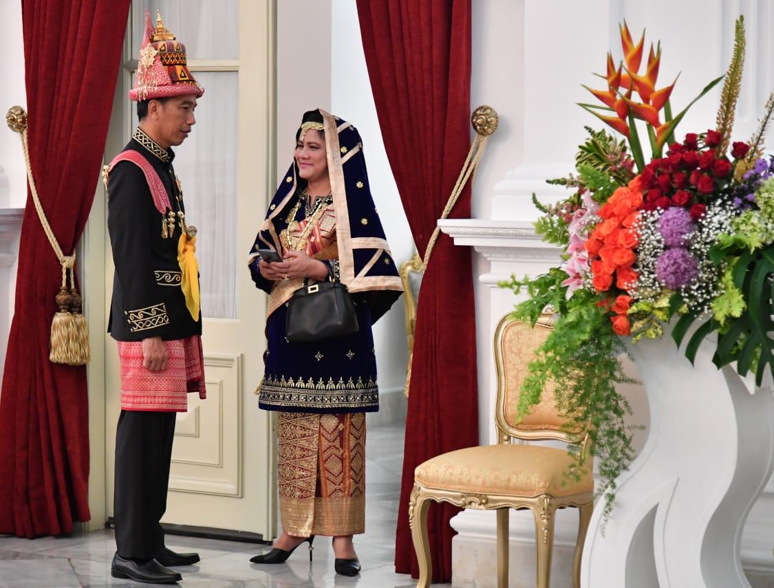 Selain Baju Paksian, Jokowi Pernah Kenakan 6 Baju Adat Lain di Acara Negara