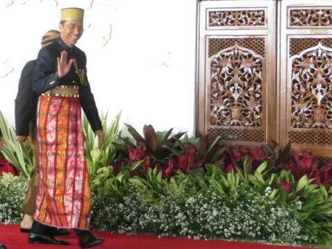 Selain Baju Paksian, Jokowi Pernah Kenakan 6 Baju Adat Lain di Acara Negara