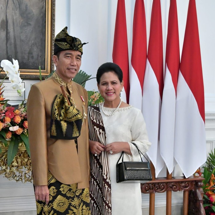 Selain Baju Paksian, Jokowi Pernah Kenakan 6 Baju Adat Lain di Acara Negara