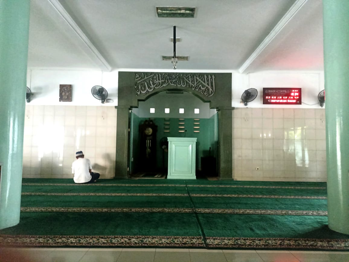 Masjid At-Taufiq Jadi Tempat Favorit Pejuang Rupiah Singgah