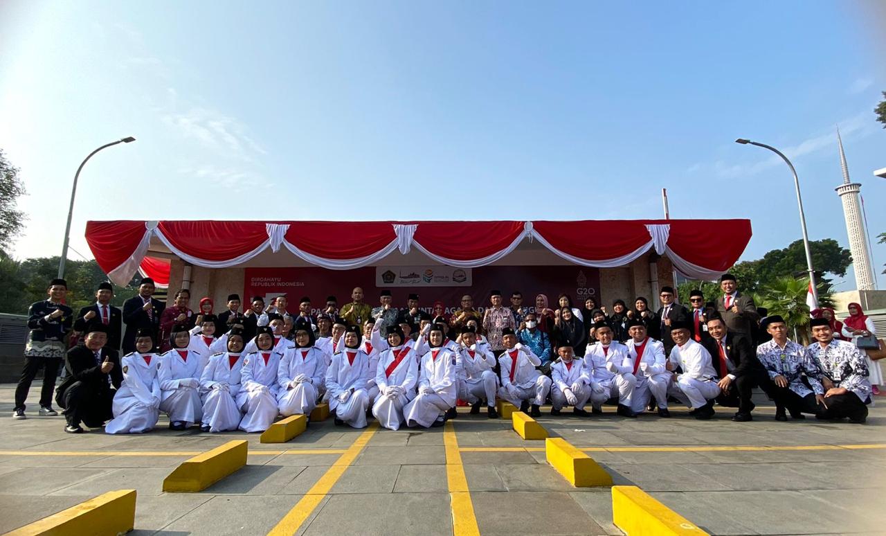 Suasana Upacara Kemerdekaan Lintas Agama di Masjid Istiqlal