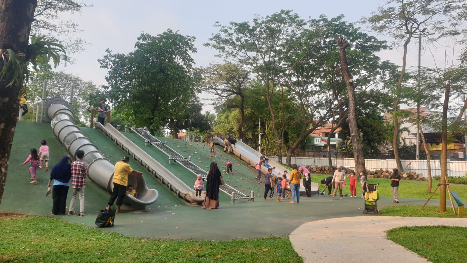 Resmi Dibuka, Tebet Eco Park Hadirkan Ruang Interaksi Sosial