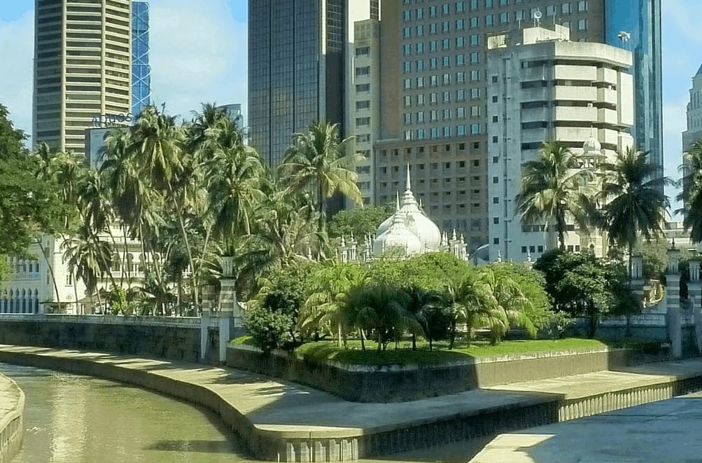 Wisata Religi ke Masjid Paling Ikonik di Negeri Jiran