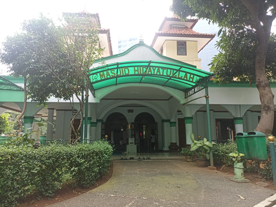 Mengunjungi Masjid Hidayatullah, Cagar Budaya Perpaduan 3 Kultur