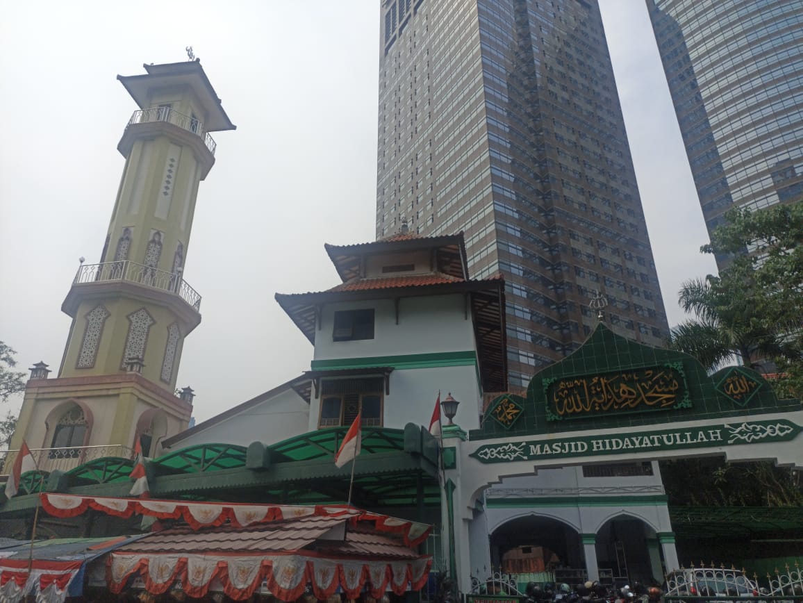 Tak Pernah Habis, Masjid Hidayatullah Sediakan Air Mineral Gratis