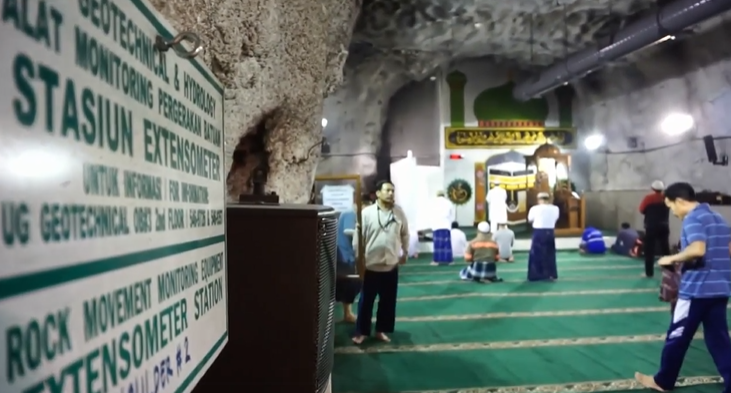 Jami Baabul Munawwar, Masjid 1,7 Kilometer di Bawah Tanah Papua