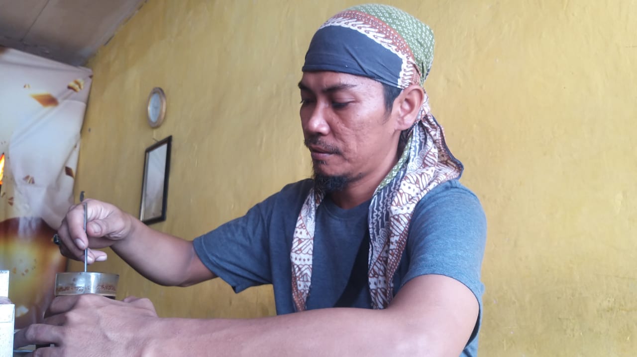 Cara Bikin Kopi Hitam Saset ala Kafe, Bisa Praktik di Rumah