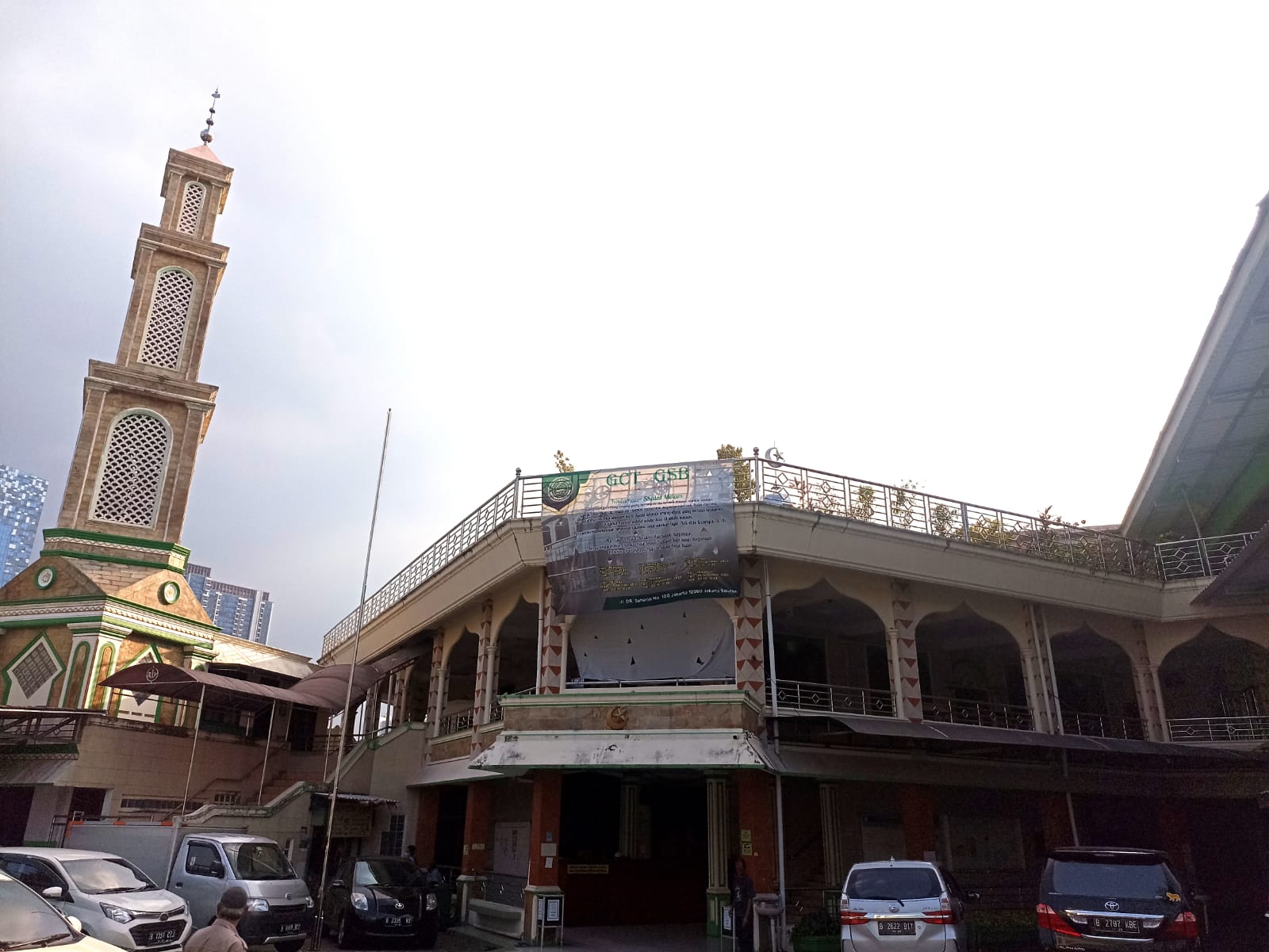 Area Parkir Masjid Baiturrahman Saharjo Mampu Tampung Puluhan Mobil