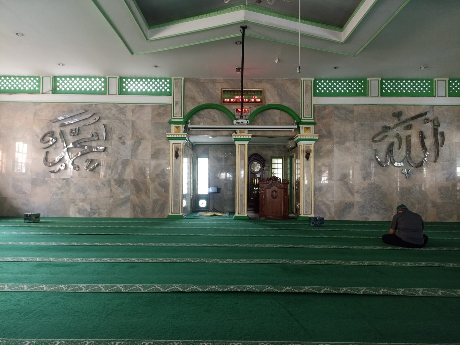 Area Parkir Masjid Baiturrahman Saharjo Mampu Tampung Puluhan Mobil