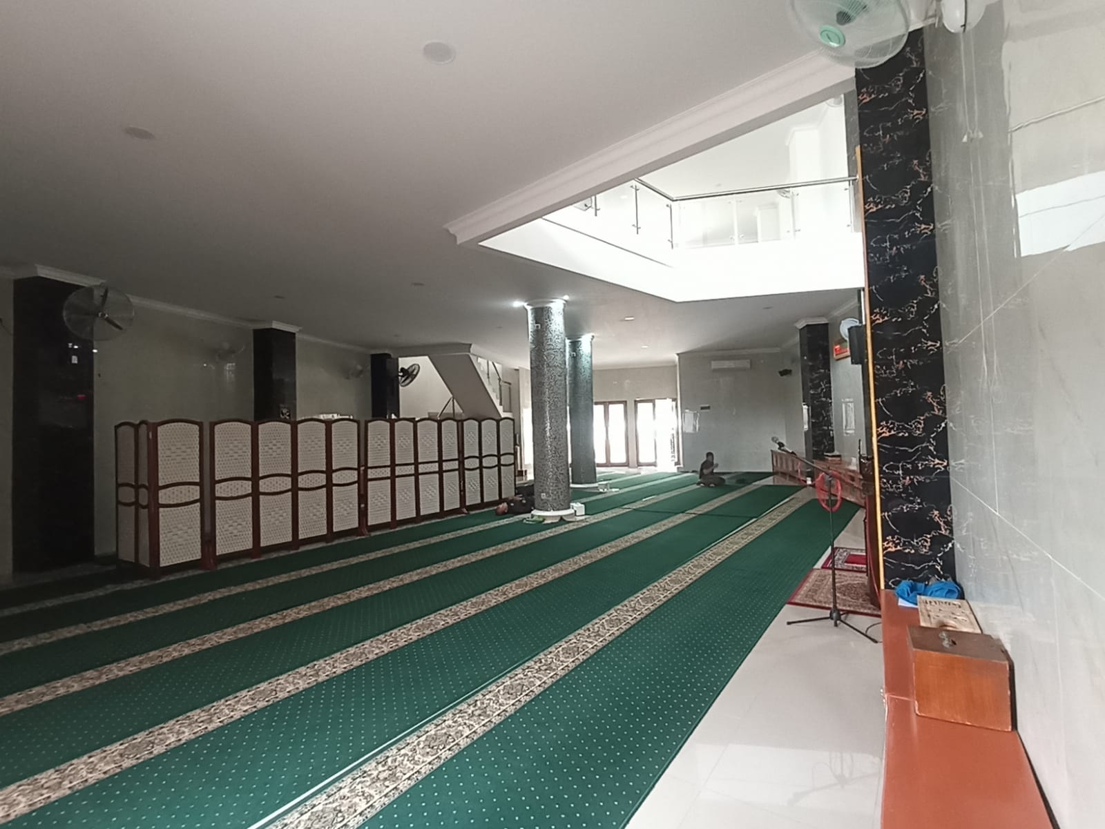 Masjid Jami' Al-Istiqamah, Tempat Ibadah Penghuni Apartemen Kokas