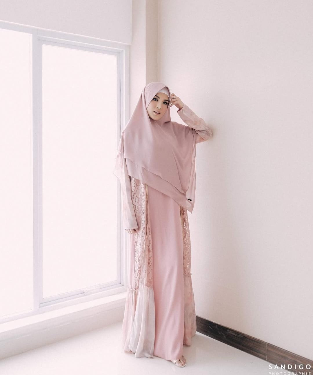 Santun dan Elegan, Ini 5 Penampilan Nindy Ayunda Berbusana Muslim